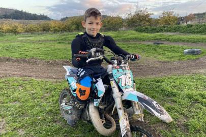 Minik motokrosçu Poyraz Kalender sezonu şampiyonlukla tamamladı