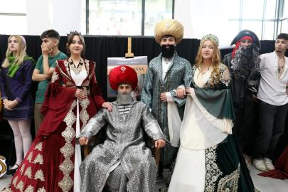 Öğrenciler roman kahramanlarını tanıttı