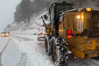 Onikişubat Belediyesi 60 araçla sahada
