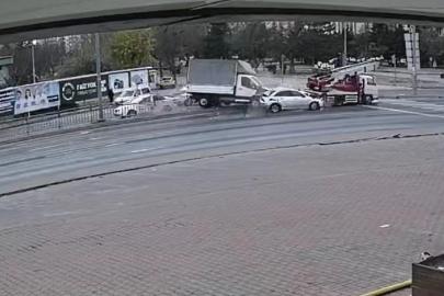 Ortalığın savaş alanına döndüğü kaza kamerada