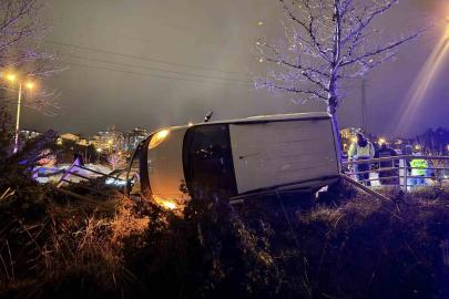 Otomobil ile hafif ticari araç çarpıştı: 3 yaralı