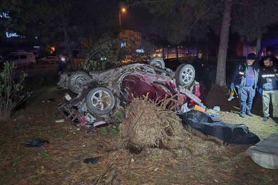 Otomobil, takla atarak çarptığı ağacı kökünden söktü: 1 ölü