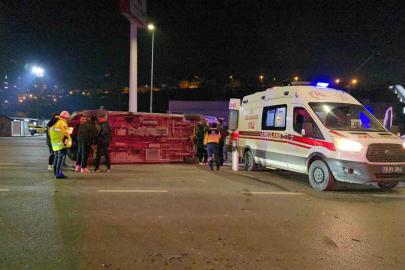 Otomobille çarpışan ambulans devrildi: 3 sağlık çalışanı yaralandı