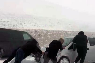 Palandöken geçidinde ulaşıma kar engeli