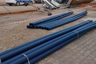 Park halindeki kamyon çukura düştü