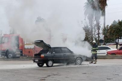 Park halindeki otomobilde yangın çıktı