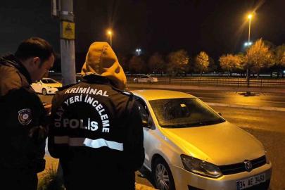 Polisin GBT yapmak istediği araçtan ceset çıktı