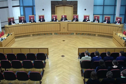 Polonya'da Komünist Parti "yasa dışı" ilan edildi