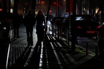 Rusya'nın saldırıları sonrası Ukrayna karanlığa gömüldü