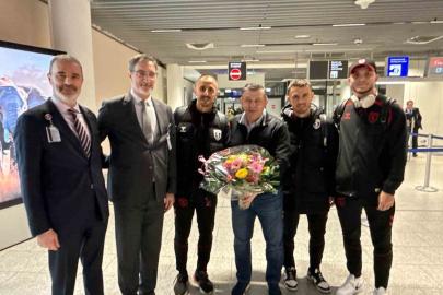 Samsunspor, Almanya’da çiçeklerle karşılandı