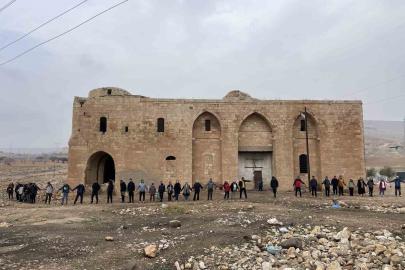 Şanlıurfa’da doğa tutkunları tarihi Germuş Kilisesi için yürüdü
