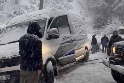 Şarampole kayan minibüsü, off-road araçları kurtardı
