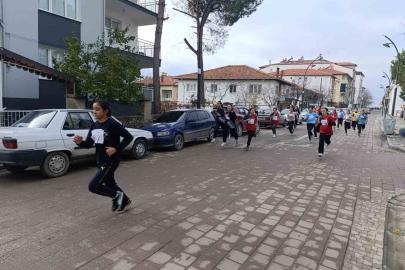 Selendi’de kros yarışı nefes kesti