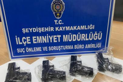Seydişehir’de polis şüpheli araçtan 4 ruhsatsız tabanca ele geçirdi