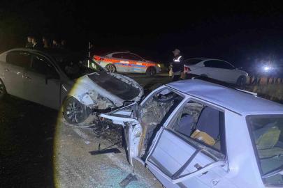 Siverek’te otomobiller kafa kafaya çarpıştı: 2’si ağır 7 yaralı
