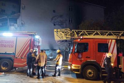 Sultanbeyli’de boya kaporta dükkanında yangın: 4 araç kullanılamaz hale geldi