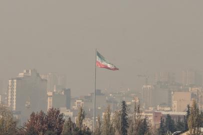 Tahran'da hava kirliliği okulları vurdu