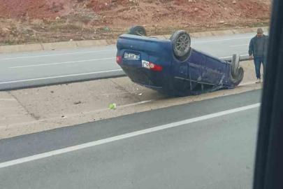 Takla atan otomobil refüje düştü: 2 yaralı