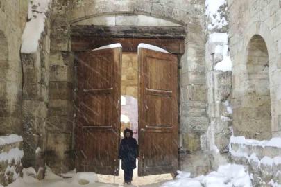 Tarihi meydan "beyaz gelinliğini" giydi