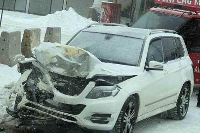 Tatvan Belediye Başkanının makam aracı kaza yaptı