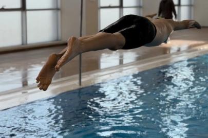 Tavşanlı’da yüzme rekoru, 1000 kişi yüzme öğrendi