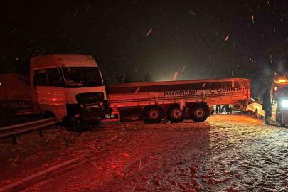 TEM’in Bolu geçişinde ortalık savaş alanına döndü: 7 araç birbirine çarptı