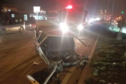 Tırla çarpışan Tofaş ikiye bölündü