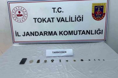 Tokat’ta bir evde 13 parça tarihi eser ele geçirildi