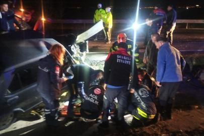 Traktör ile otomobilin çarpıştığı kazada 3 kişi yaralandı