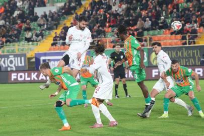 Trendyol Süper Lig: Alanyaspor: 0 - Antalyaspor: 0 (Maç sonucu)