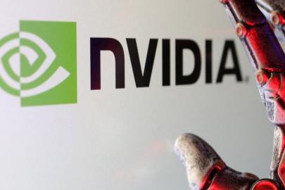 Trump, Çin'e uyguladığı çip ambargosunu esnetiyor