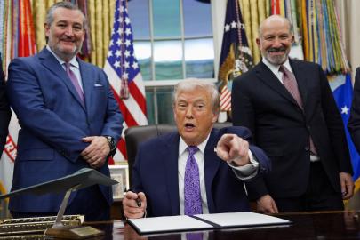 Trump yapay zeka kararnamesini imzaladı