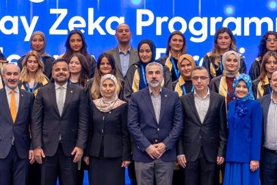 Turkcell’in 'Geleceği Yazan Kadınlar Yapay Zekâ Projesi' mezunlarını verdi