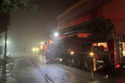 Uşak’ta poşet fabrikasında çıkan yangın söndürüldü