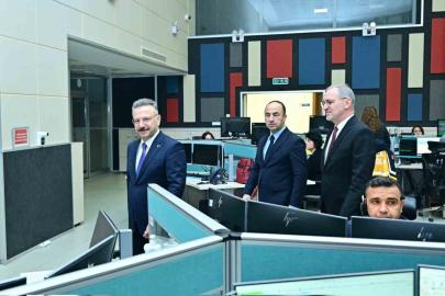 Vali Aksoy, 12 Acil Çağrı Merkezi personelinin yeni yılını kutladı