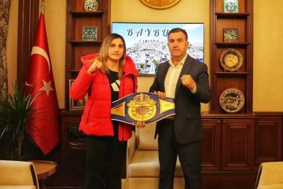 Vali Eldivan’dan dünya şampiyonu Turhan’a tebrik