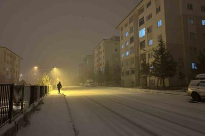 Van’da yoğun kar yağışı