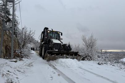 Yeşilyurt Belediyesi karla mücadelede çalışmalarını sürdürüyor