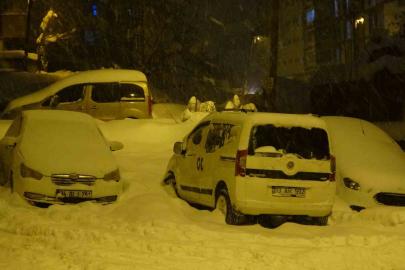 Yoğun kar ve tipi Bitlis’te hayatı olumsuz etkiledi
