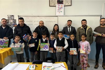 Yüksekova’da 16 okula 440 farklı eğitim ve zeka oyunu seti ile kırtasiye malzemesi hediye edildi