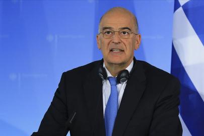 Yunan bakandan provokatif ziyaret. Dendias Sisam Adası'nı ziyaret etti