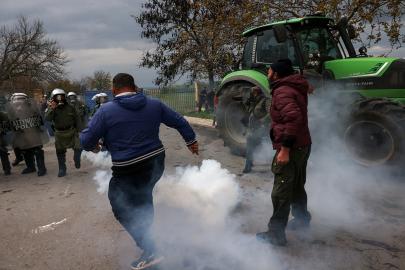 Yunan çiftçilerin eylemleri, Türk sınır kapılarını TIR geçişine kapattı