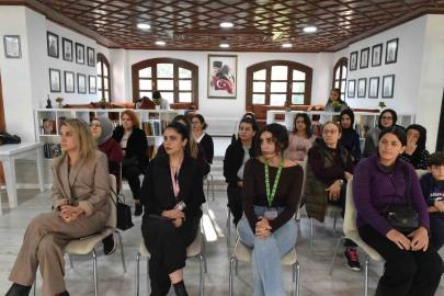 Zübeyde Hanım Kadın Eğitim ve Sosyal Tesisi’nde kadın sağlığı konuşuldu
