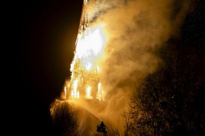 154 yıllık kilisede yangın. Yeni yıl kutlamaları alevlerle bitti