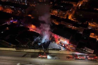 Ahşap dolu depoda çıkan yangın kontrol altına alındı