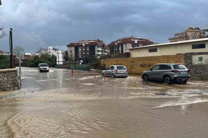 Alanya’da  yağmur , dolu ve fırtına hayatı olumsuz etkiledi