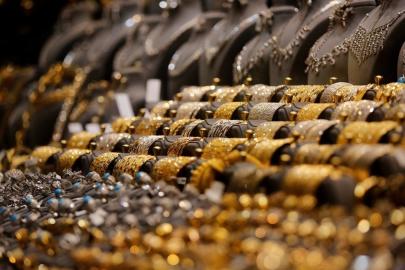 Altın fiyatları zirvede! Fed'in faiz indirimleri ve İran protestoları tetikledi