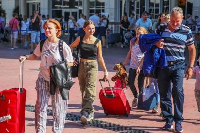 Antalya'ya rekor turist akını: Hava yoluyla 17 milyon ziyaretçi geldi