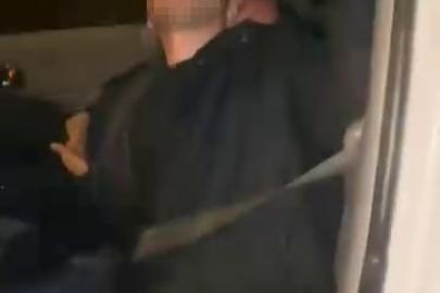 Aracına çarpan 3 kişiyi kendinden geçmiş halde gördü, o anları kayda aldı