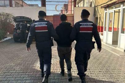 Aranan şahıslar jandarmadan kaçamadı